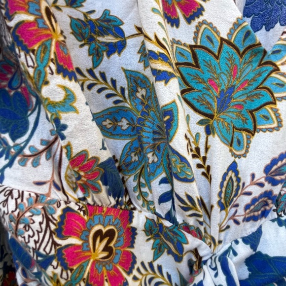 Zara cropped floral blouse puff sleeve. Front tie. Size (S). - Picture 2 of 6